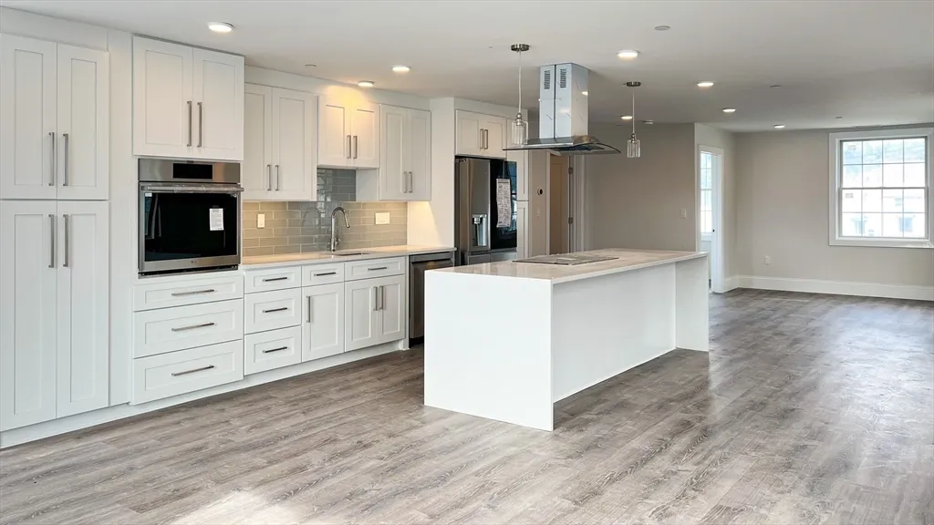 131 Cambridge St, Burlington