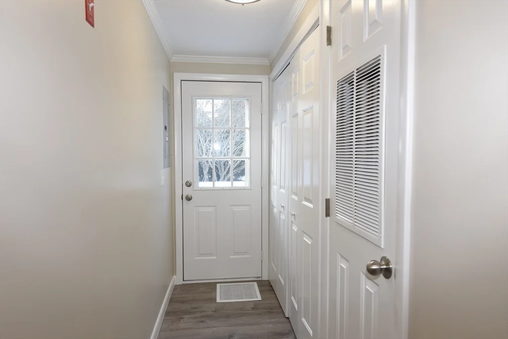 6 Canterbury Ln, Rockland