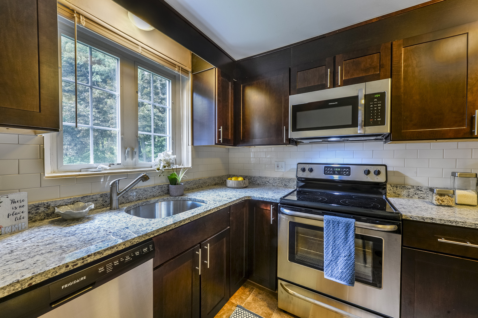 2 bed, 1 bath apartment for rent at 8 Captain Parker Arms Unit 2, Five Fields — photo 6 of 13