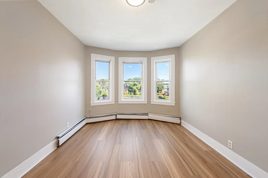 50 Common St, North Lawrence