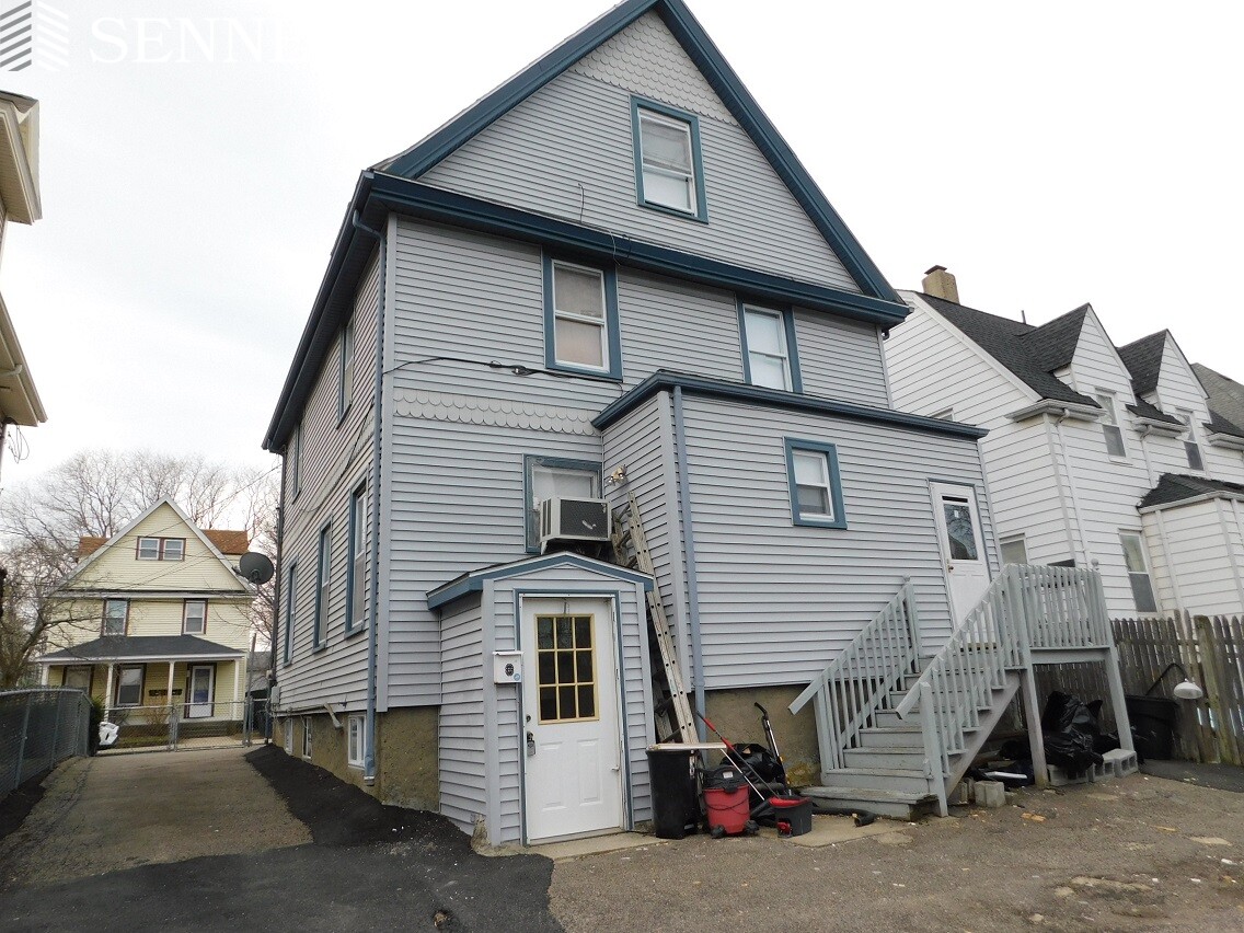 31 Seattle St, Allston