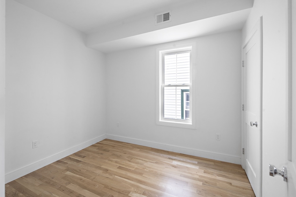 298 Maverick St, East Boston