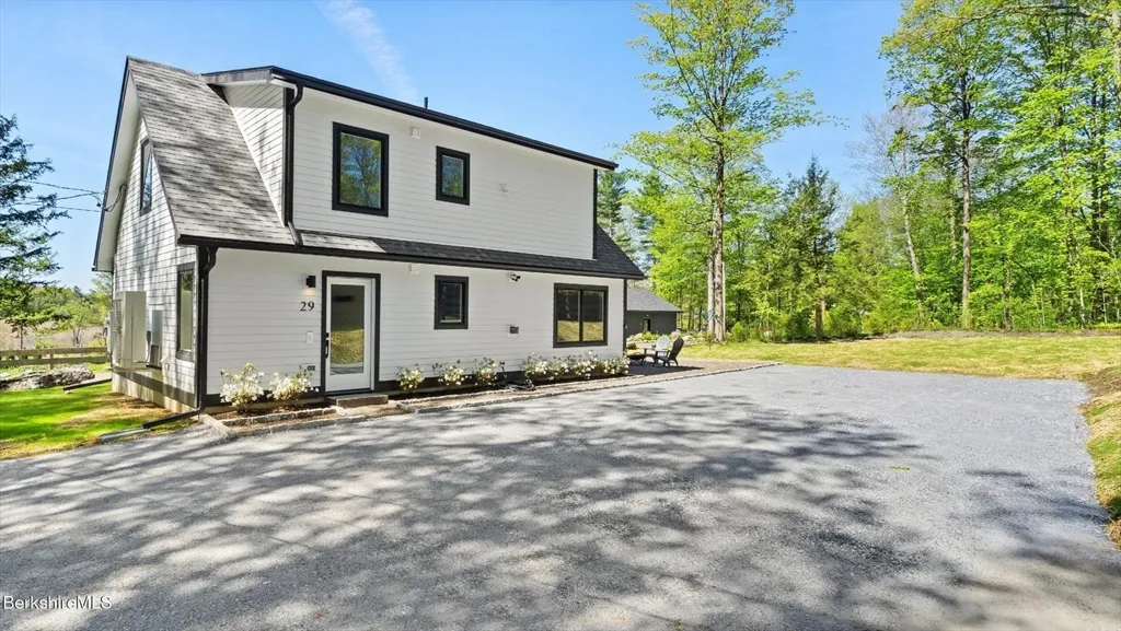 29 Chestnut Rd, Richmond