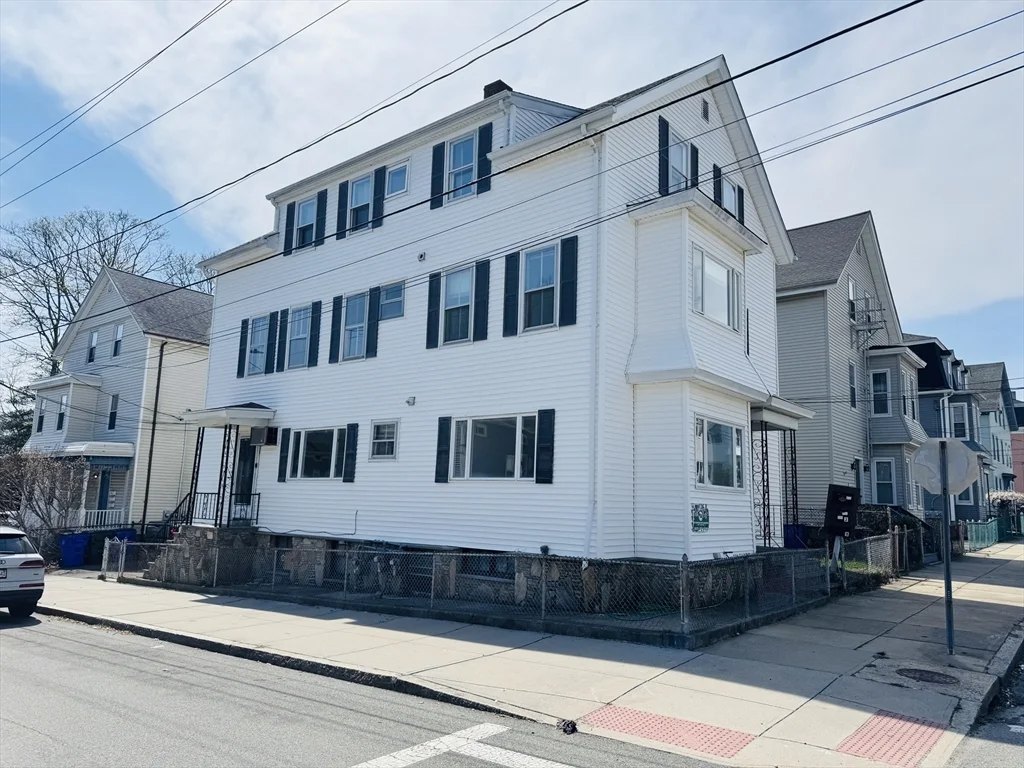 631 Walnut St, Fall River