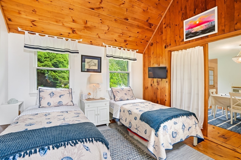 155 Skiff Ave, Tisbury