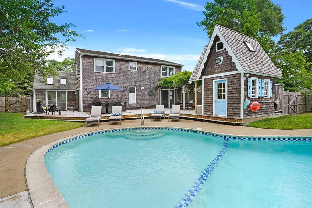 155 Skiff Ave, Tisbury