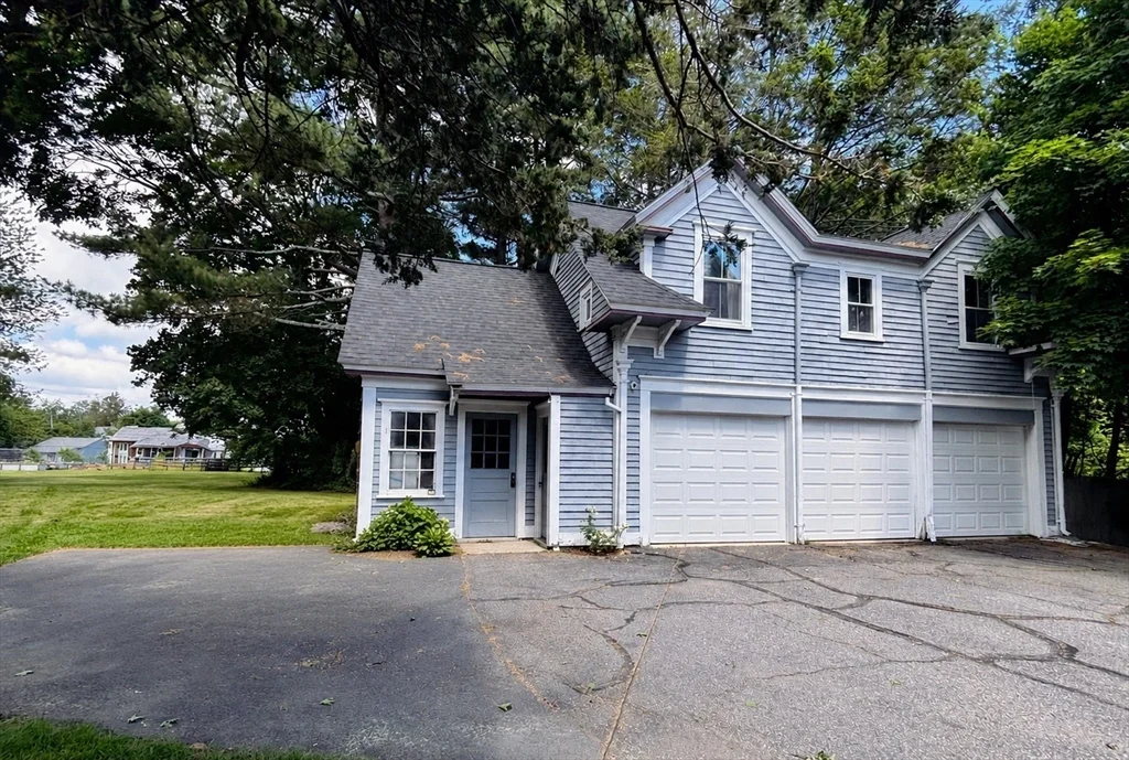 19 Maple St, Uxbridge