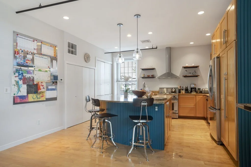 8 Newcomb, Roxbury