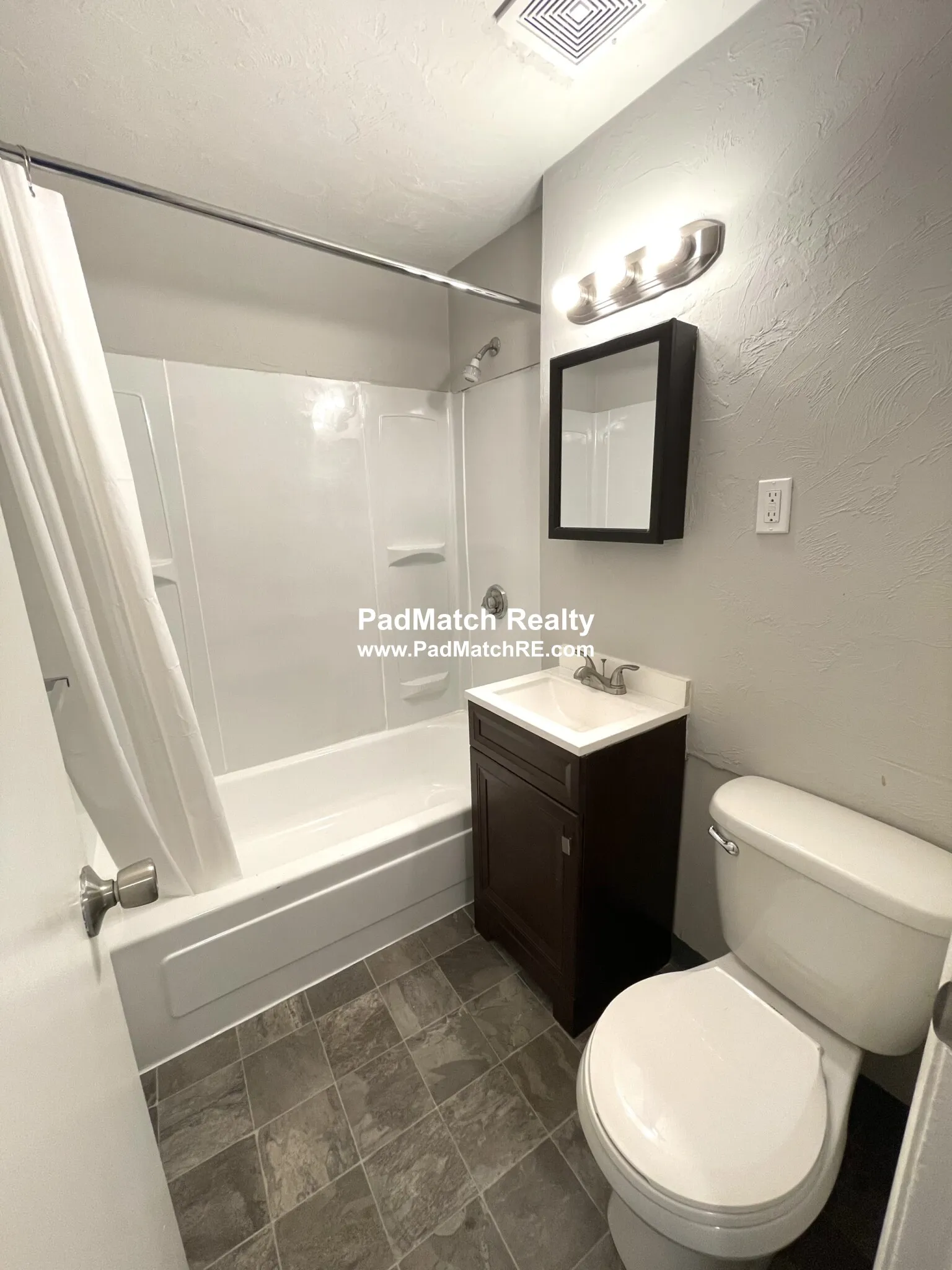 231 Harrison Ave, Chinatown