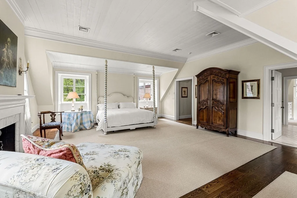 110 Juniper Rd, Belmont