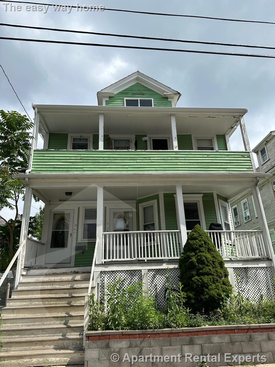 19 Stanley Ave, Tufts