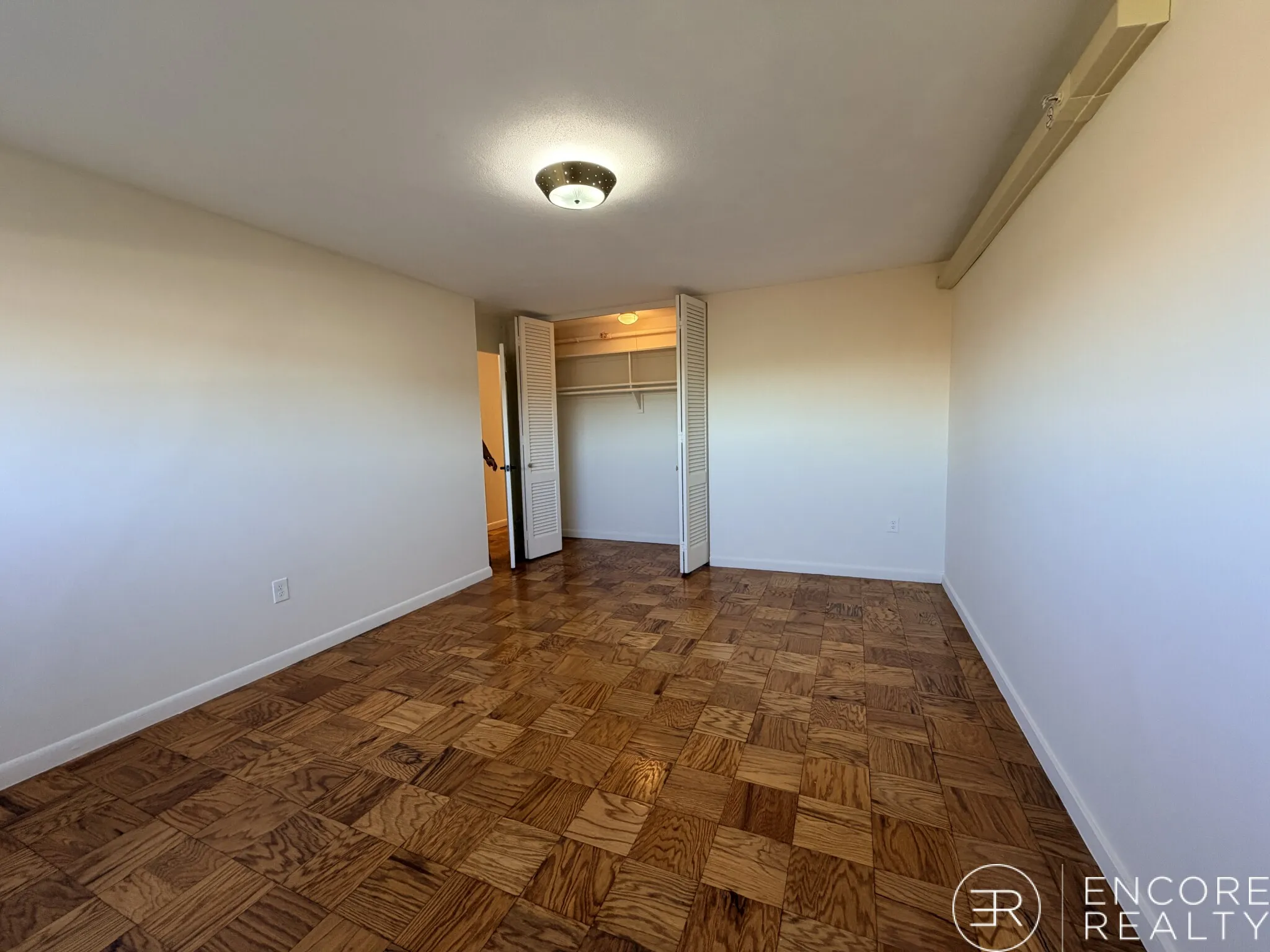 101 Monmouth St, Longwood