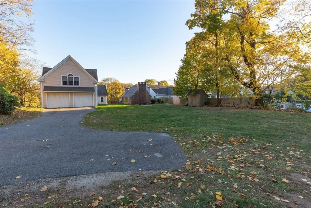 129-1/2 Summer St, Downtown