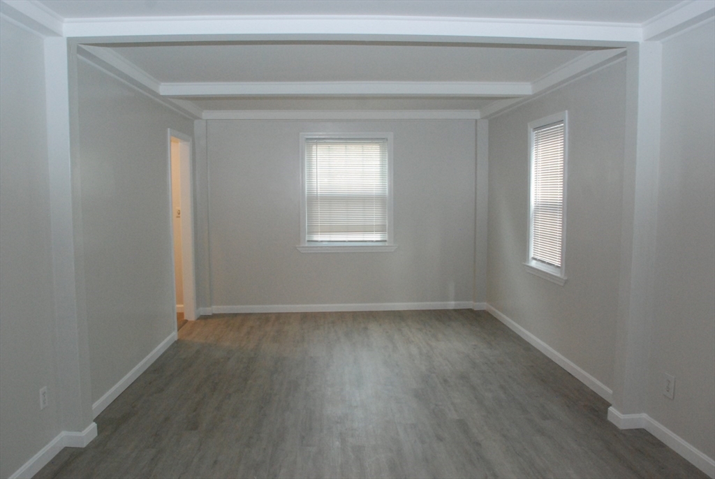 8 Sunset Rd, Wayland