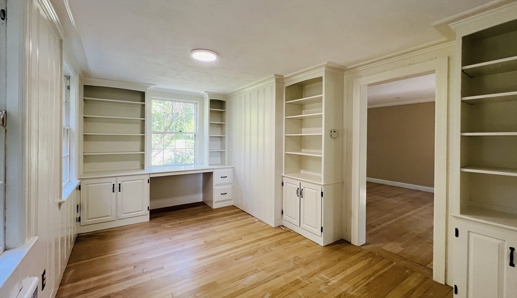 30 Thackeray Rd, Wellesley