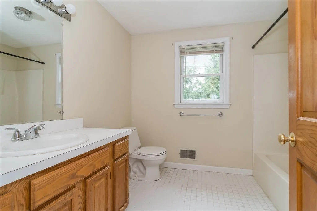 4 Randall Ct, Natick