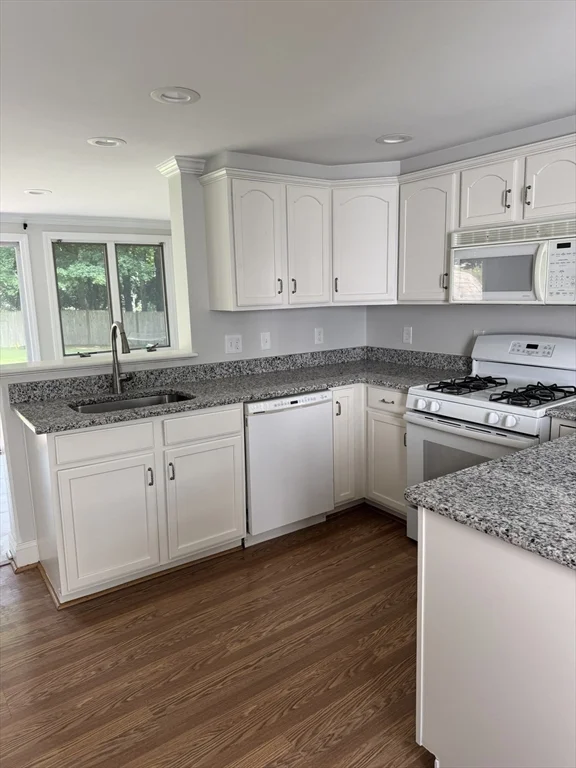 466 Center St, Hanover