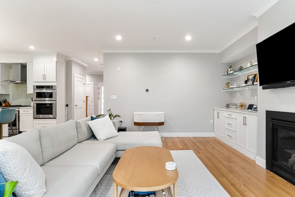 12 Blueberry Hill Ln, Melrose