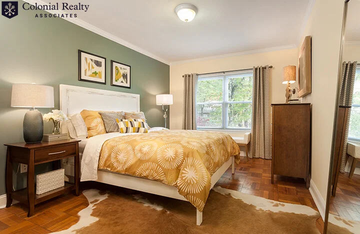 136 Thornton Rd, Chestnut Hill