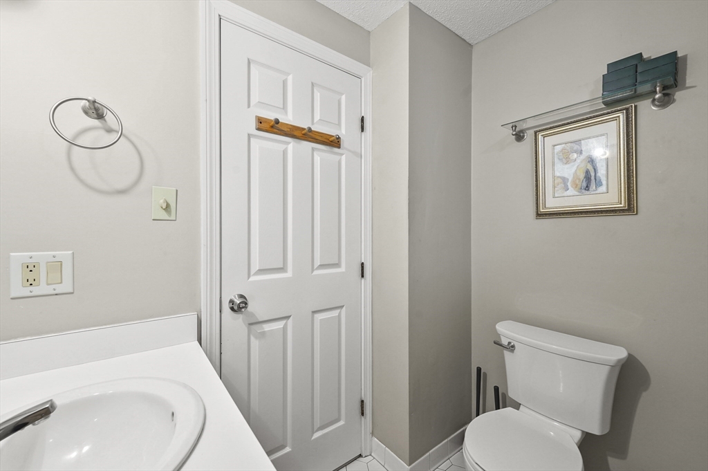 11 Ledgewood Way, Peabody