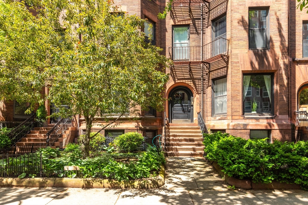 35 Bay State Rd, Back Bay