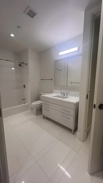 22 Liberty Dr, Seaport District