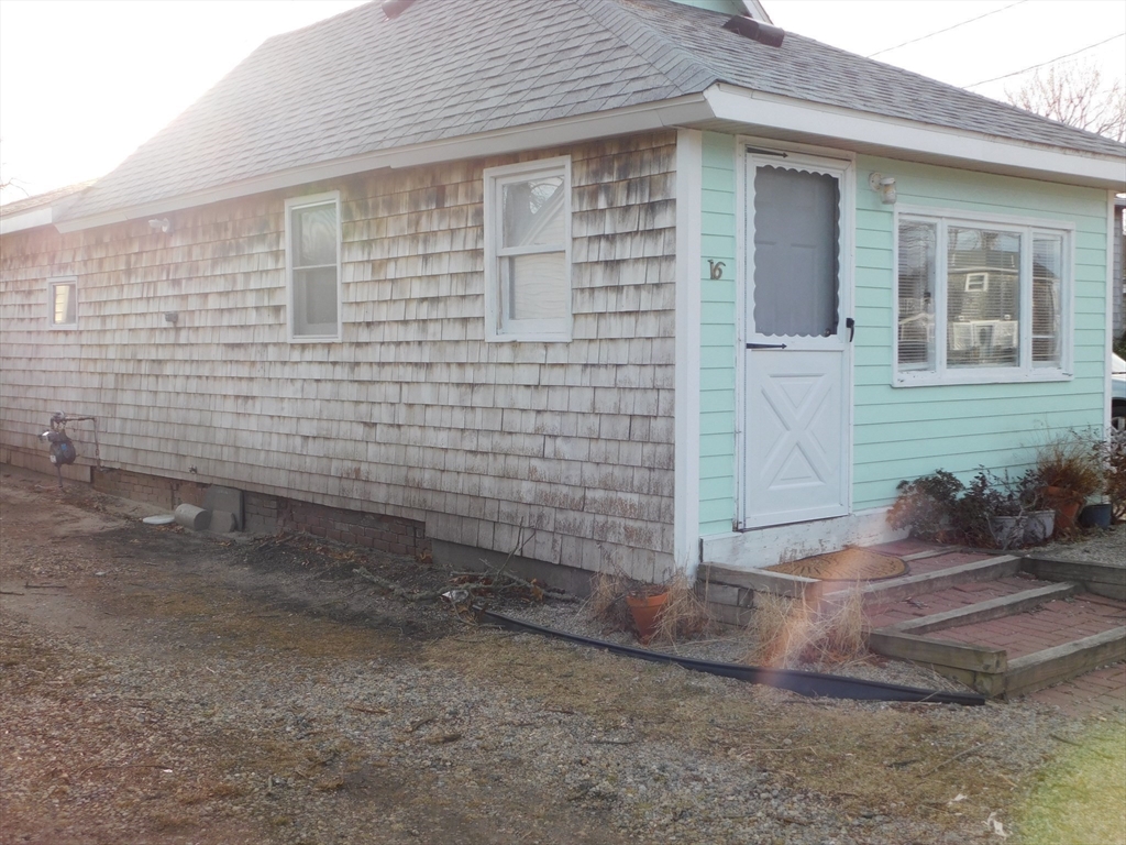 16 Thirteenth St, Wareham