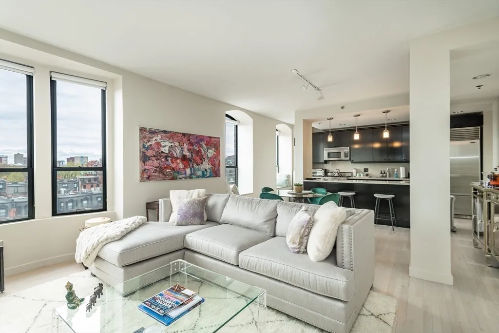 755 Boylston St, Back Bay