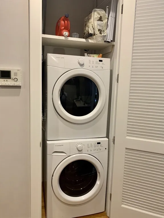 5 Mohawk St, South Boston