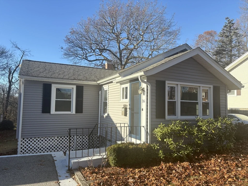 16 Orleans Rd, Weymouth