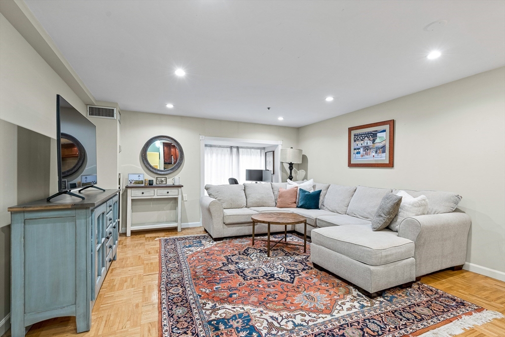 357 Commercial St, North End