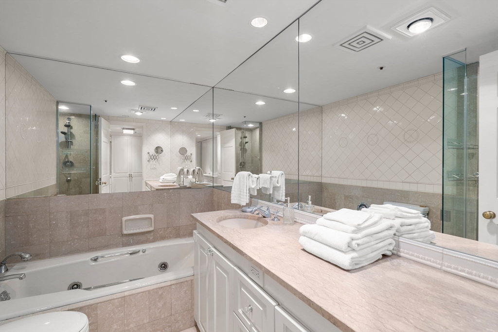 20 Rowes Wharf, Waterfront