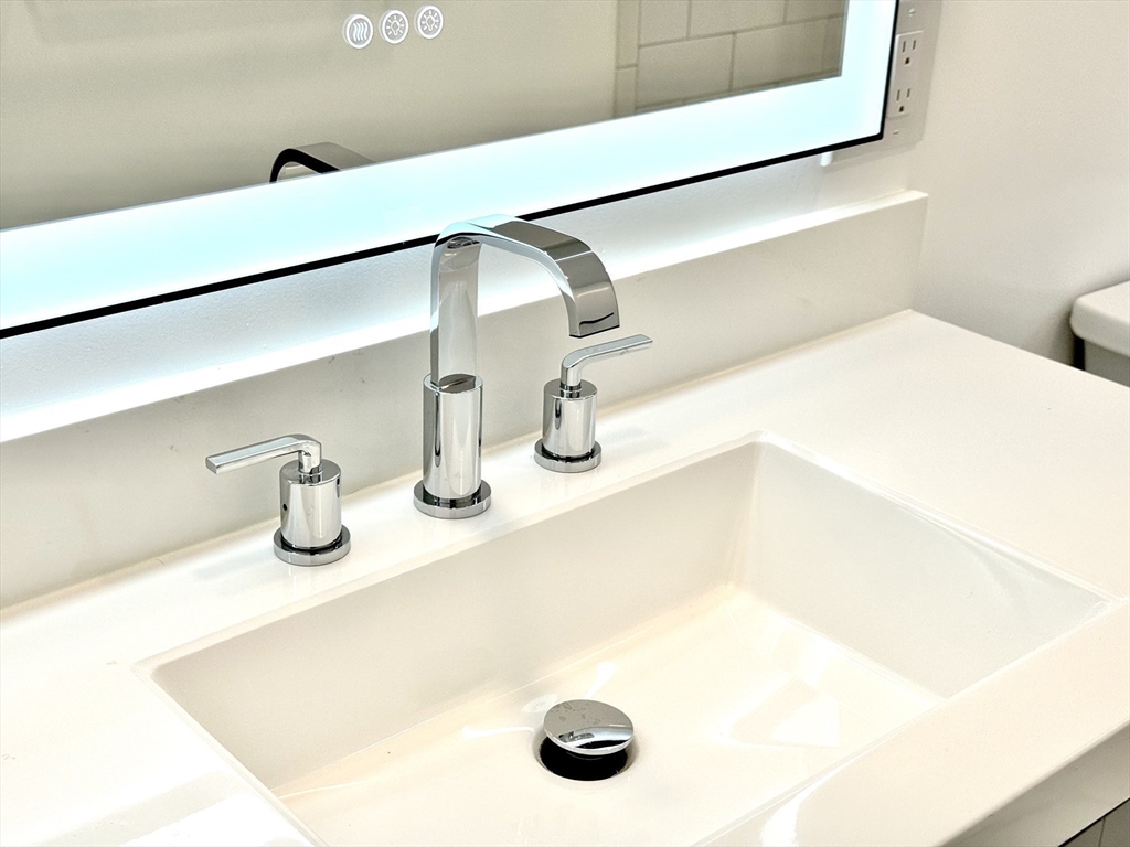 190 Hillside St, Mission Hill