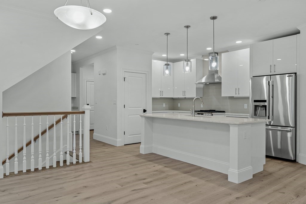 19 Lily Pond Ln, Lexington