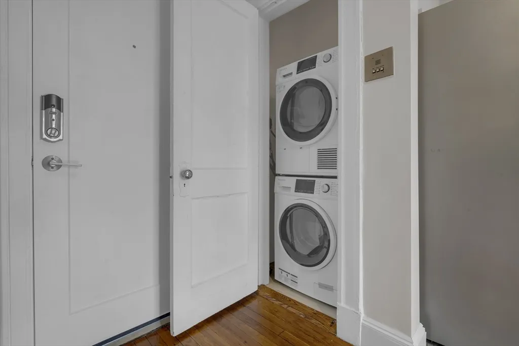 321 Summit Ave, Brighton