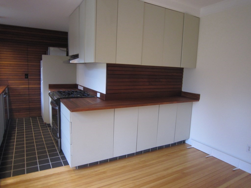 993 Memorial Dr, Harvard Square