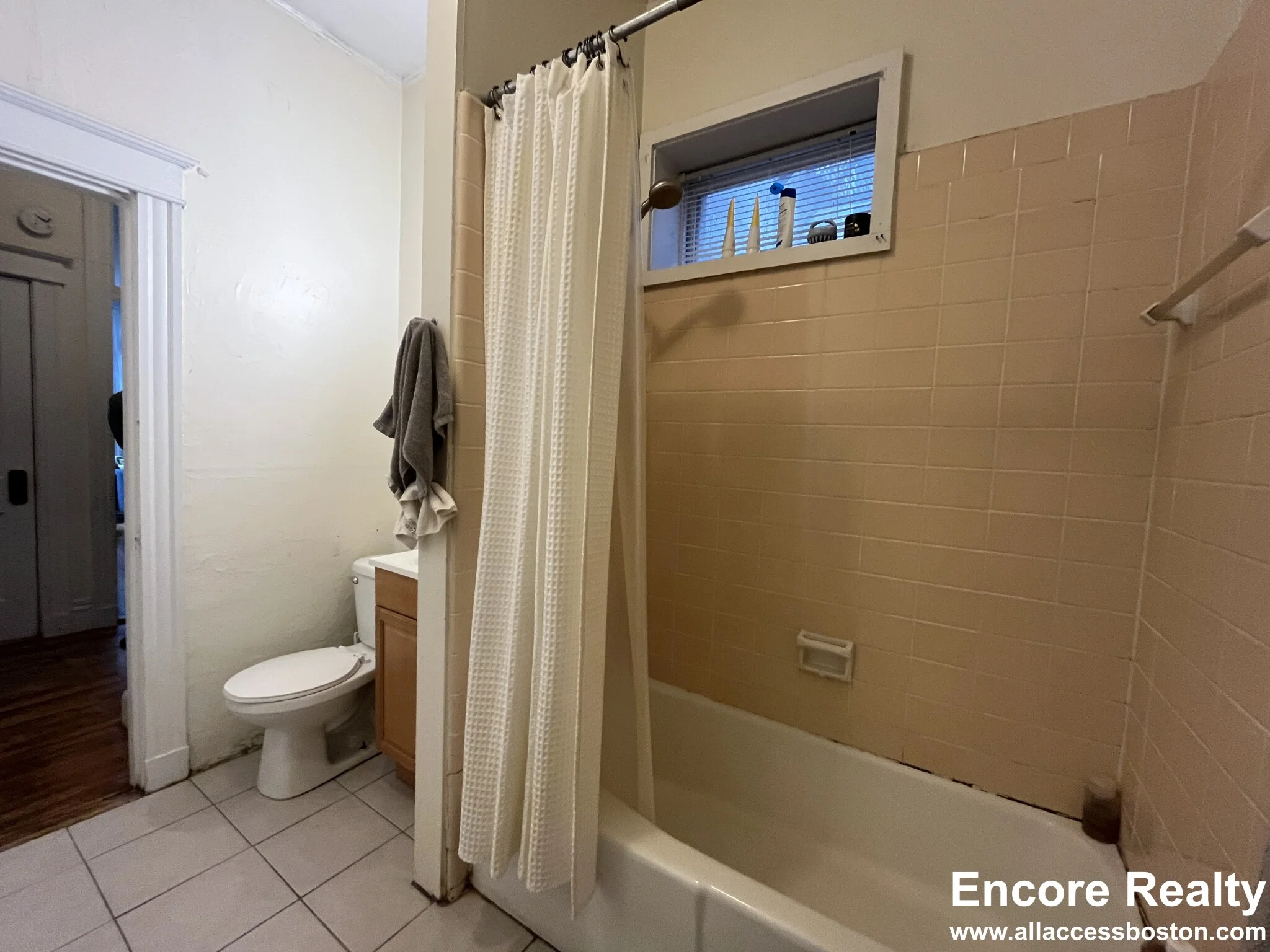 376 Riverway, Mission Hill