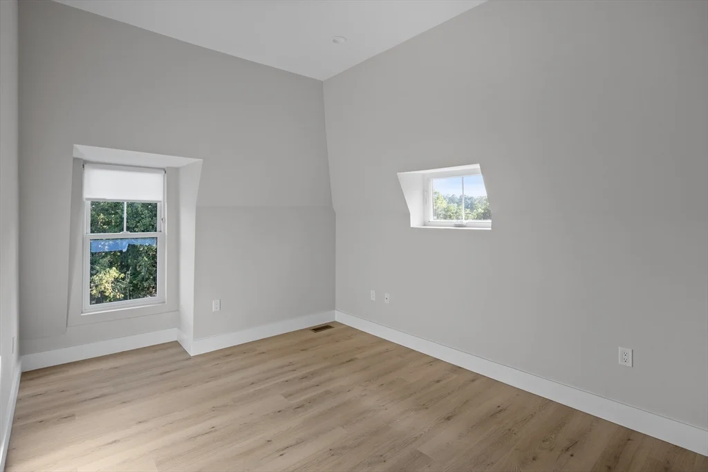 186 Bedford, Lexington