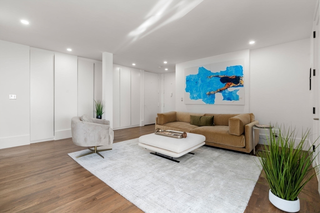 85 E India Row, Waterfront