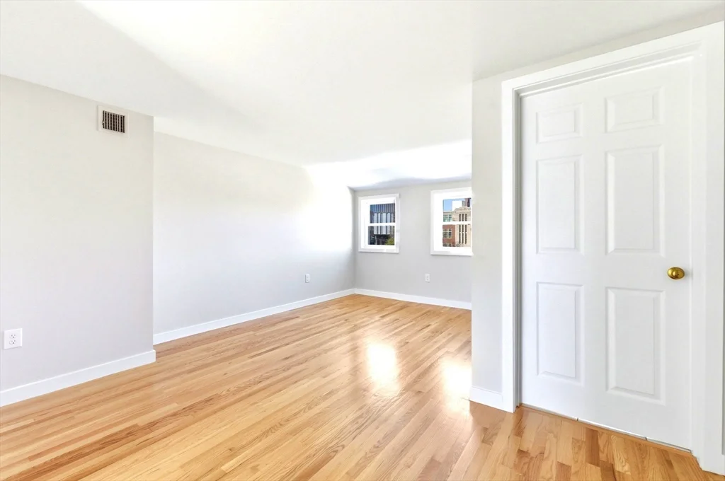 442 Main St, Charlestown