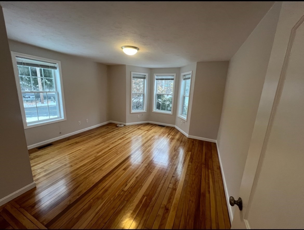 265 Dunstable Rd, Tyngsborough