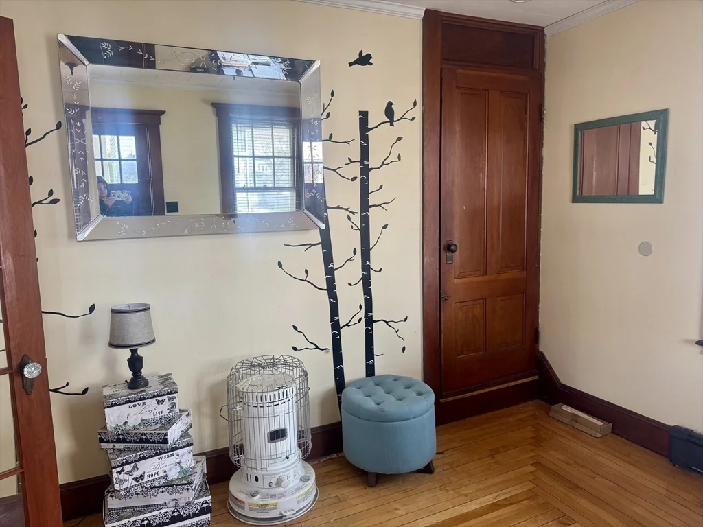 52 Hussey St, West
