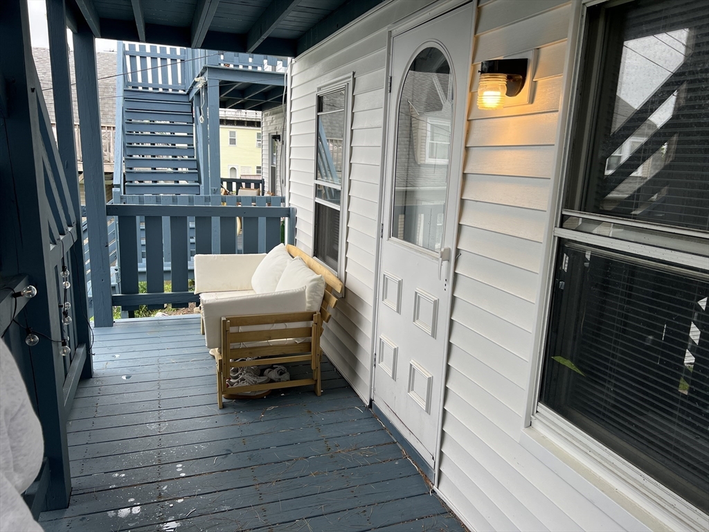 21 Siren St, Winthrop