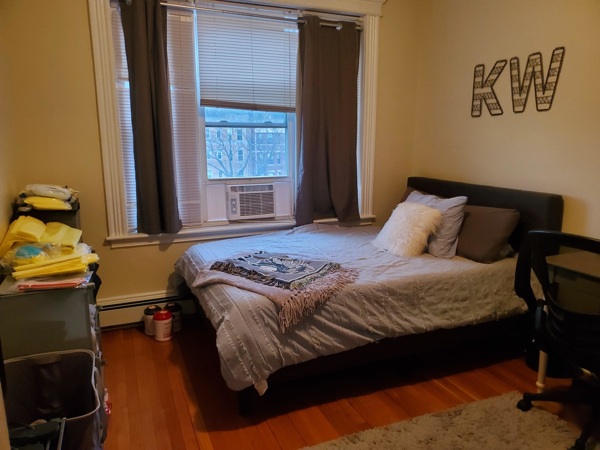 3 bed, 1 bath apartment for rent at 1325 Commonwealth Ave Unit 51, Allston — photo 1 of 6