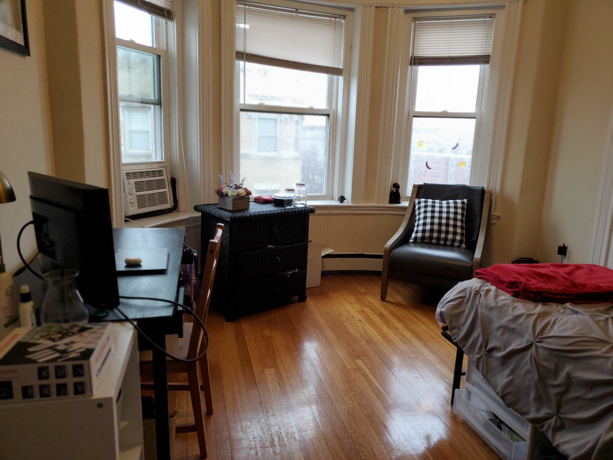 3 bed, 1 bath apartment for rent at 1325 Commonwealth Ave Unit 51, Allston — photo 2 of 6