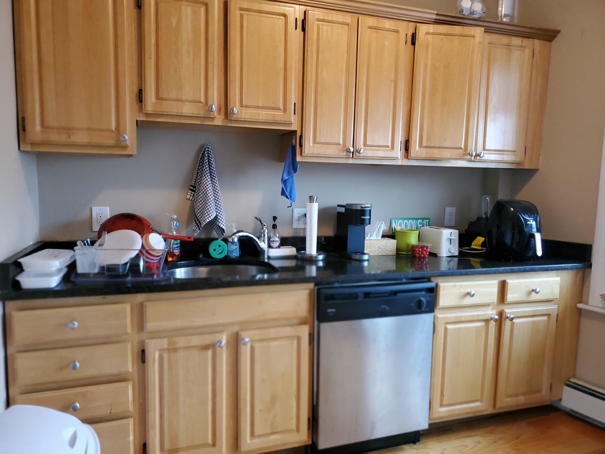 3 bed, 1 bath apartment for rent at 1325 Commonwealth Ave Unit 51, Allston — photo 5 of 6