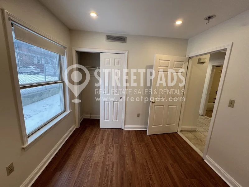 8 Glencoe St, Oak Square