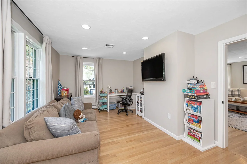 4 Nashoba Dr, Chelmsford