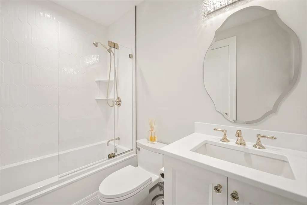 35 Littles Point Rd, Swampscott