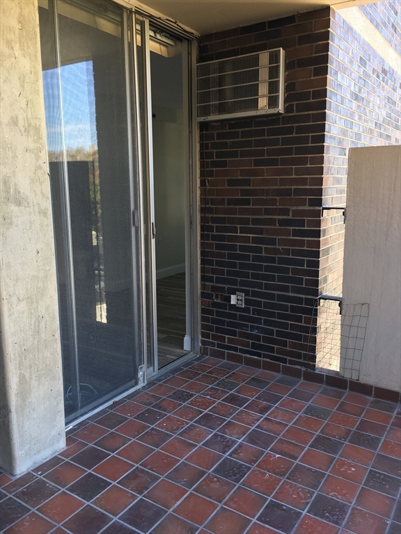 872 Massachusetts Ave, Riverside